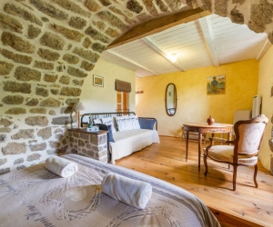 La Calade – Chambre Ocre 2 nuits minimum