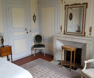 chateau-rouillon-allest-chambre-hotes-marie-antoinette-cheminee2